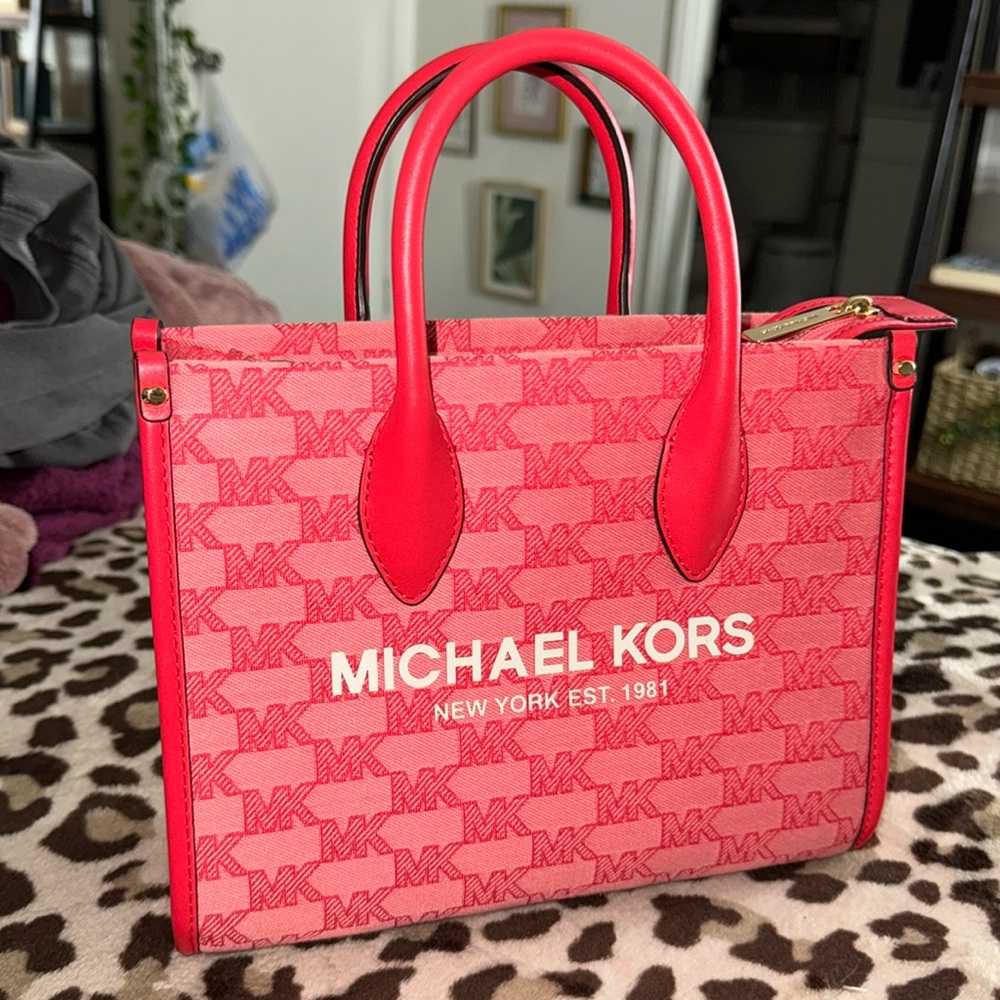 Michael Kors beautiful purse 💕🥹🍒